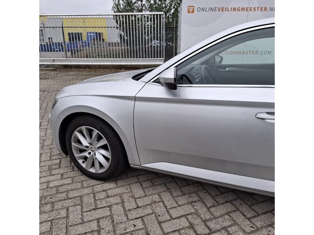 Personenauto, skoda, superb - afbeelding 8 van  47