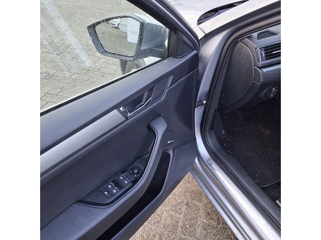 Personenauto, skoda, superb - afbeelding 10 van  46