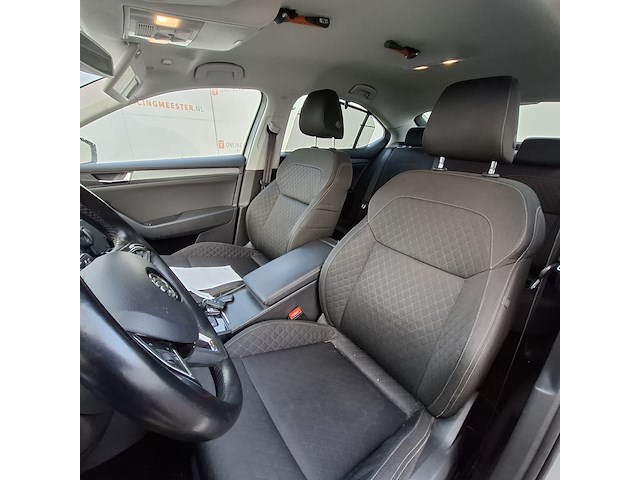 Personenauto, skoda, superb - afbeelding 11 van  46