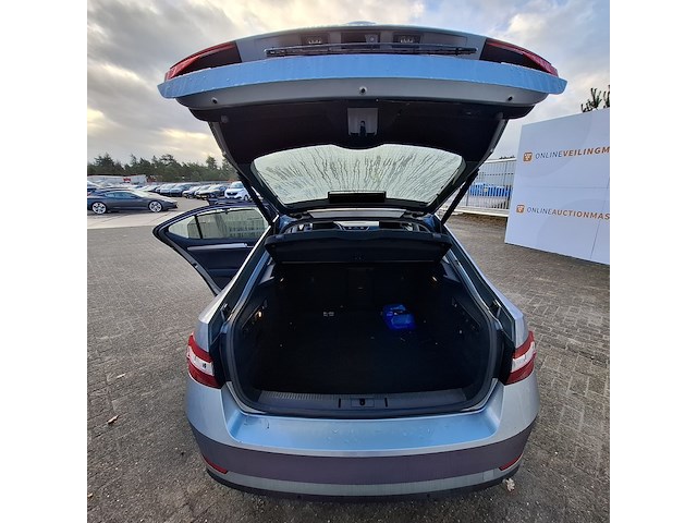 Personenauto, skoda, superb - afbeelding 23 van  46