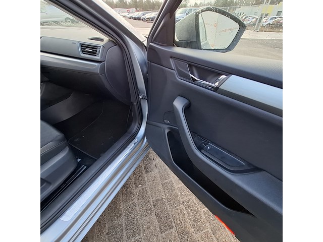 Personenauto, skoda, superb - afbeelding 27 van  46