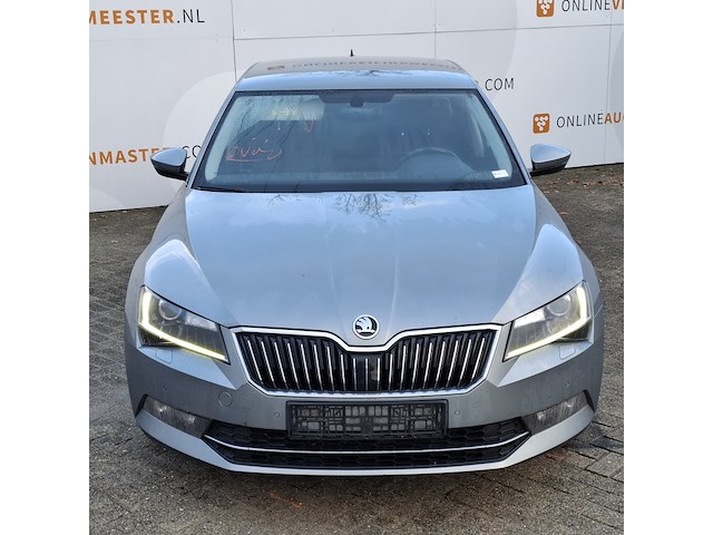 Personenauto, skoda, superb - afbeelding 2 van  46
