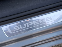 Personenauto, skoda, superb - afbeelding 30 van  46