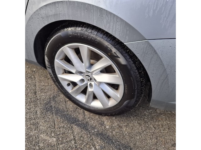 Personenauto, skoda, superb - afbeelding 33 van  46