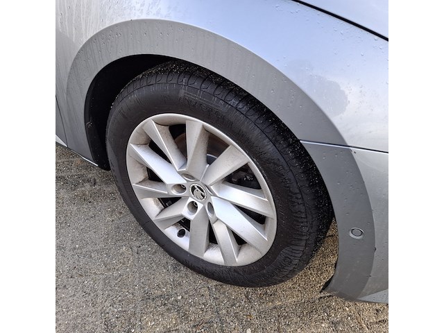 Personenauto, skoda, superb - afbeelding 35 van  46