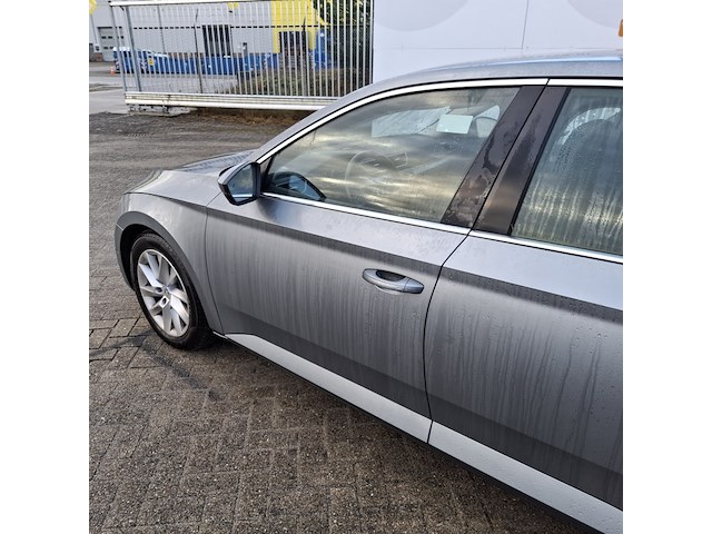 Personenauto, skoda, superb - afbeelding 8 van  46