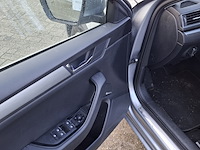 Personenauto, skoda, superb - afbeelding 2 van  46