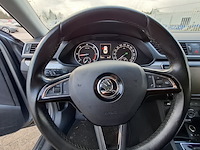 Personenauto, skoda, superb - afbeelding 4 van  46