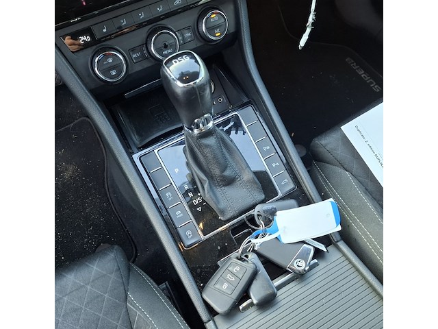 Personenauto, skoda, superb - afbeelding 11 van  46