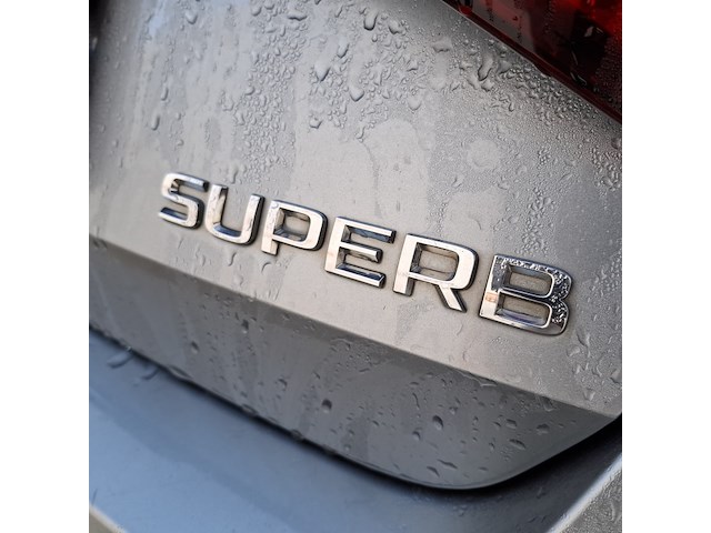 Personenauto, skoda, superb - afbeelding 33 van  46