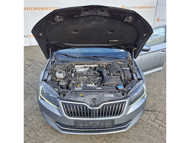 Personenauto, skoda, superb - afbeelding 35 van  46