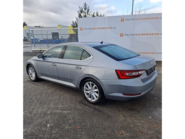 Personenauto, skoda, superb - afbeelding 44 van  46