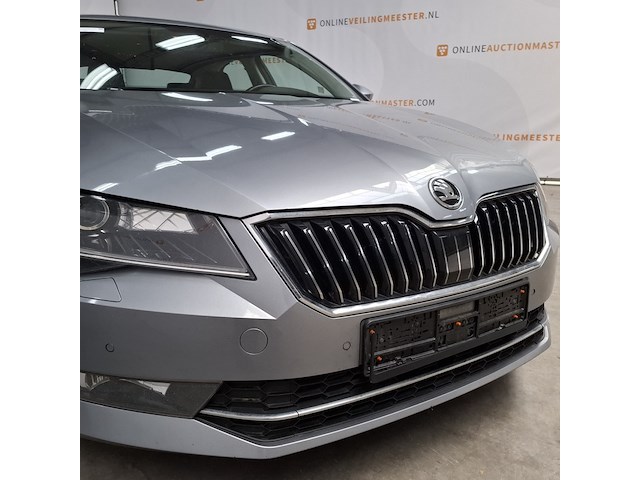 Personenauto, skoda, superb - afbeelding 11 van  58