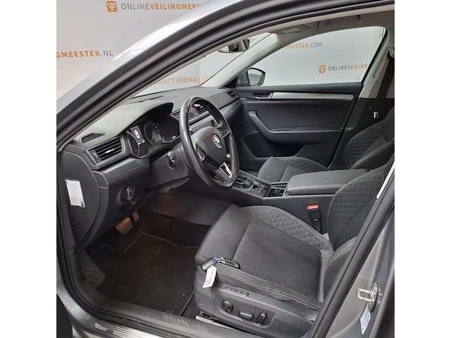 Personenauto, skoda, superb - afbeelding 14 van  58