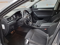 Personenauto, skoda, superb - afbeelding 14 van  58