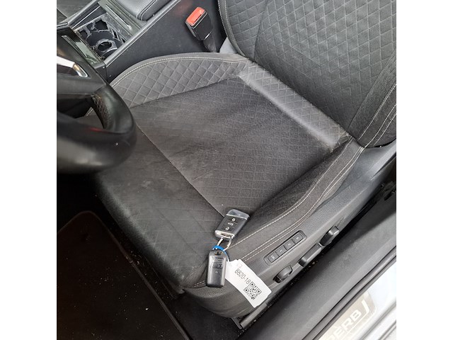 Personenauto, skoda, superb - afbeelding 16 van  58