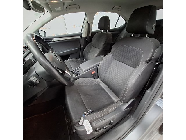 Personenauto, skoda, superb - afbeelding 17 van  58