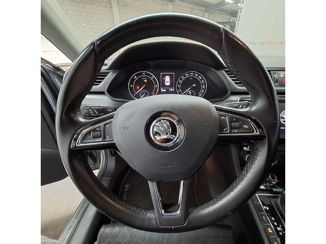 Personenauto, skoda, superb - afbeelding 18 van  58