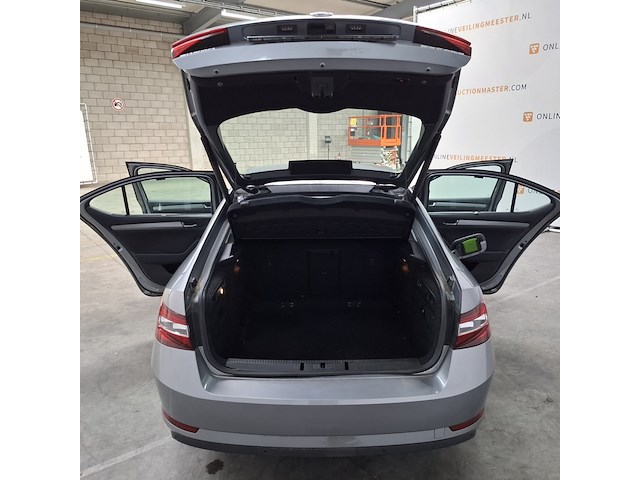 Personenauto, skoda, superb - afbeelding 27 van  58