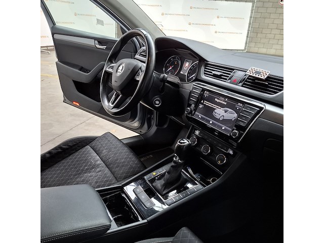 Personenauto, skoda, superb - afbeelding 31 van  58