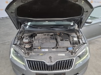 Personenauto, skoda, superb - afbeelding 39 van  58
