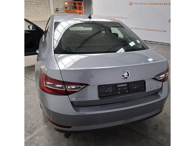 Personenauto, skoda, superb - afbeelding 50 van  58
