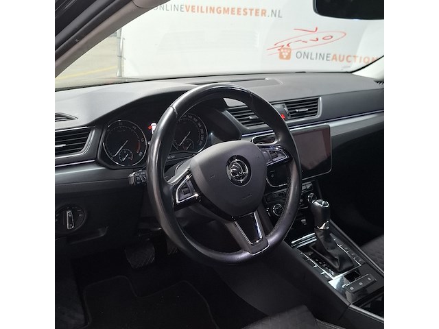 Personenauto, skoda, superb - afbeelding 2 van  30