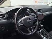 Personenauto, skoda, superb - afbeelding 2 van  30