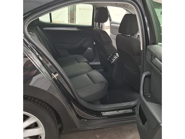 Personenauto, skoda, superb - afbeelding 9 van  30