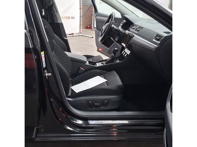 Personenauto, skoda, superb - afbeelding 11 van  30
