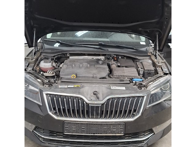 Personenauto, skoda, superb - afbeelding 13 van  30