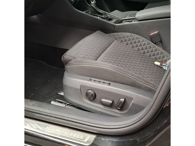 Personenauto, skoda, superb - afbeelding 18 van  30