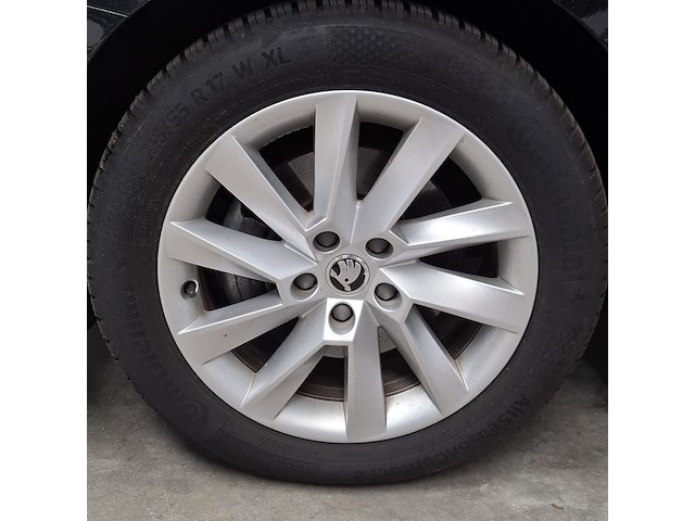 Personenauto, skoda, superb - afbeelding 21 van  30