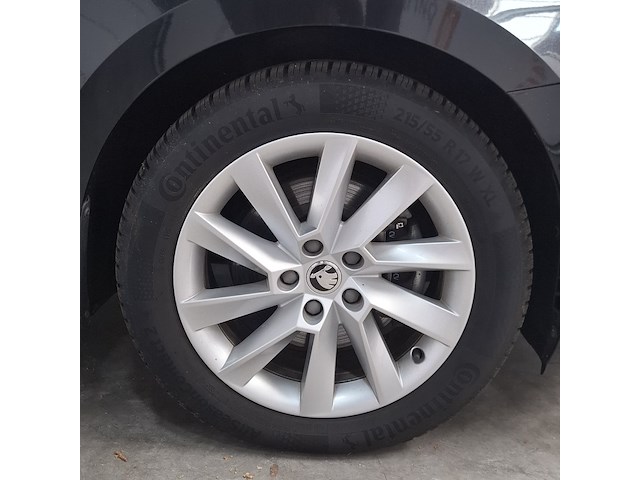 Personenauto, skoda, superb - afbeelding 22 van  30