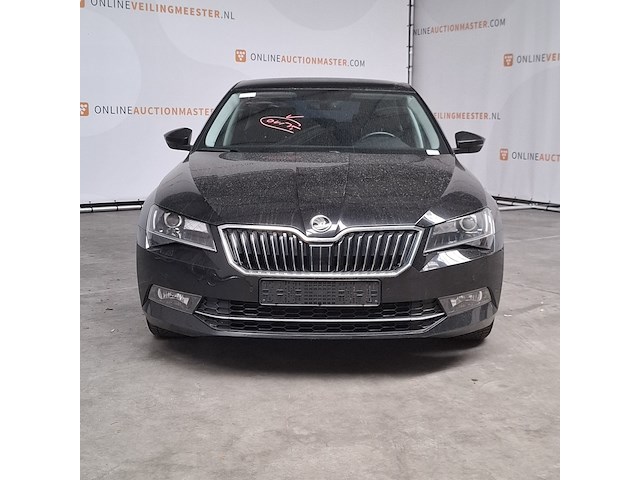 Personenauto, skoda, superb - afbeelding 12 van  30