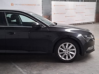 Personenauto, skoda, superb - afbeelding 25 van  30