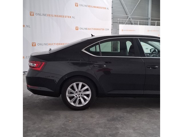 Personenauto, skoda, superb - afbeelding 26 van  30