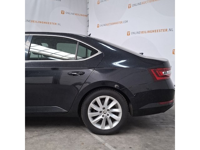 Personenauto, skoda, superb - afbeelding 28 van  30