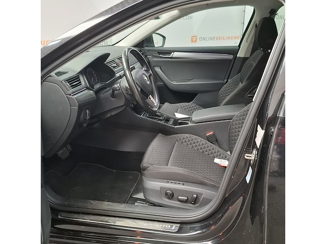 Personenauto, skoda, superb - afbeelding 30 van  30
