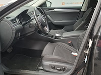 Personenauto, skoda, superb - afbeelding 30 van  30