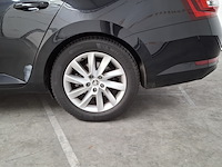 Personenauto, skoda, supurb - afbeelding 5 van  57