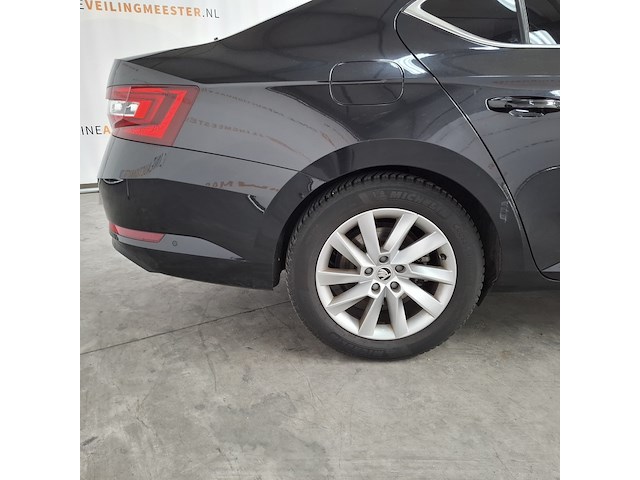 Personenauto, skoda, supurb - afbeelding 8 van  57