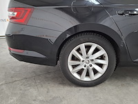 Personenauto, skoda, supurb - afbeelding 8 van  57