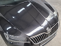 Personenauto, skoda, supurb - afbeelding 14 van  57