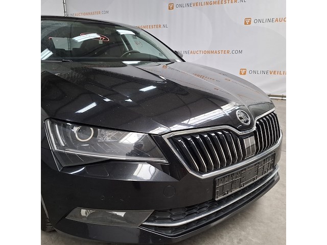 Personenauto, skoda, supurb - afbeelding 16 van  57