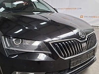 Personenauto, skoda, supurb - afbeelding 16 van  57