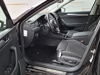 Personenauto, skoda, supurb - afbeelding 17 van  57