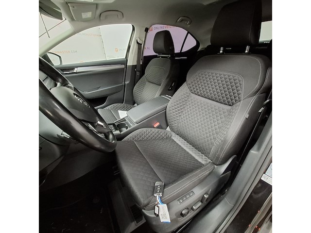 Personenauto, skoda, supurb - afbeelding 20 van  57