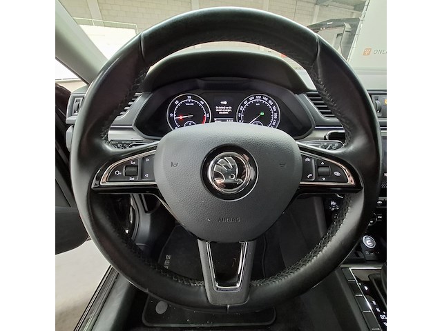 Personenauto, skoda, supurb - afbeelding 21 van  57