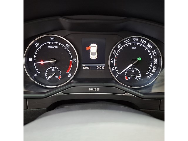 Personenauto, skoda, supurb - afbeelding 22 van  57